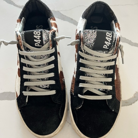 P448 tennis shoes. Size 38 (7.5). They are in great condition with some scuffs. - Picture 4 of 5